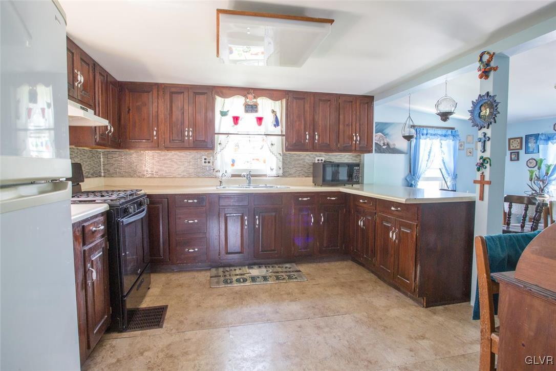 423 East Moorestown Road Wind Gap, PA 18091 - Photo 3 of 20 Gallery Image 3