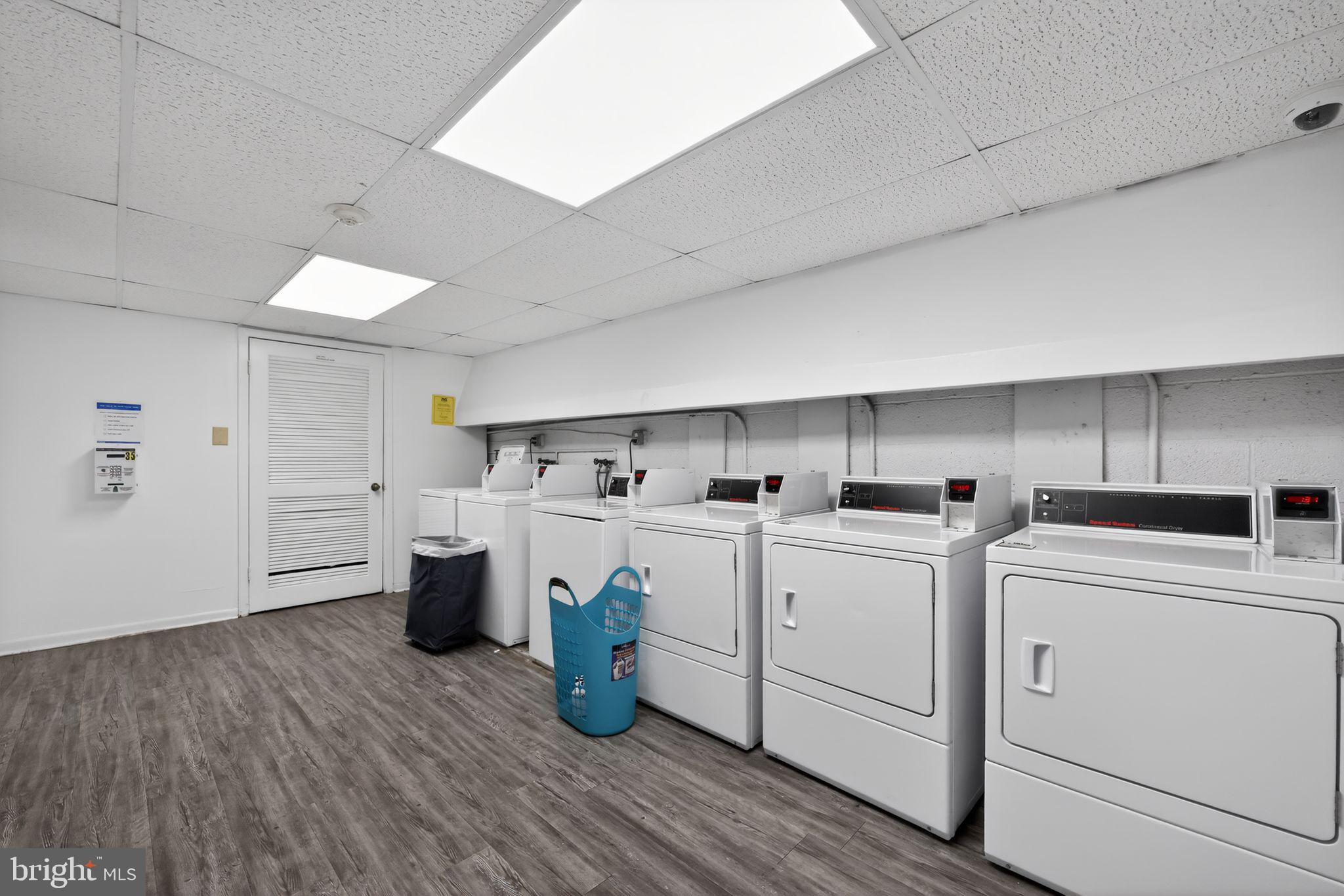 400 Glendale Road, Unit G33 Havertown, PA 19083 - Photo 19 of 26 a view of a kitchen with wooden floor and electronic appliances