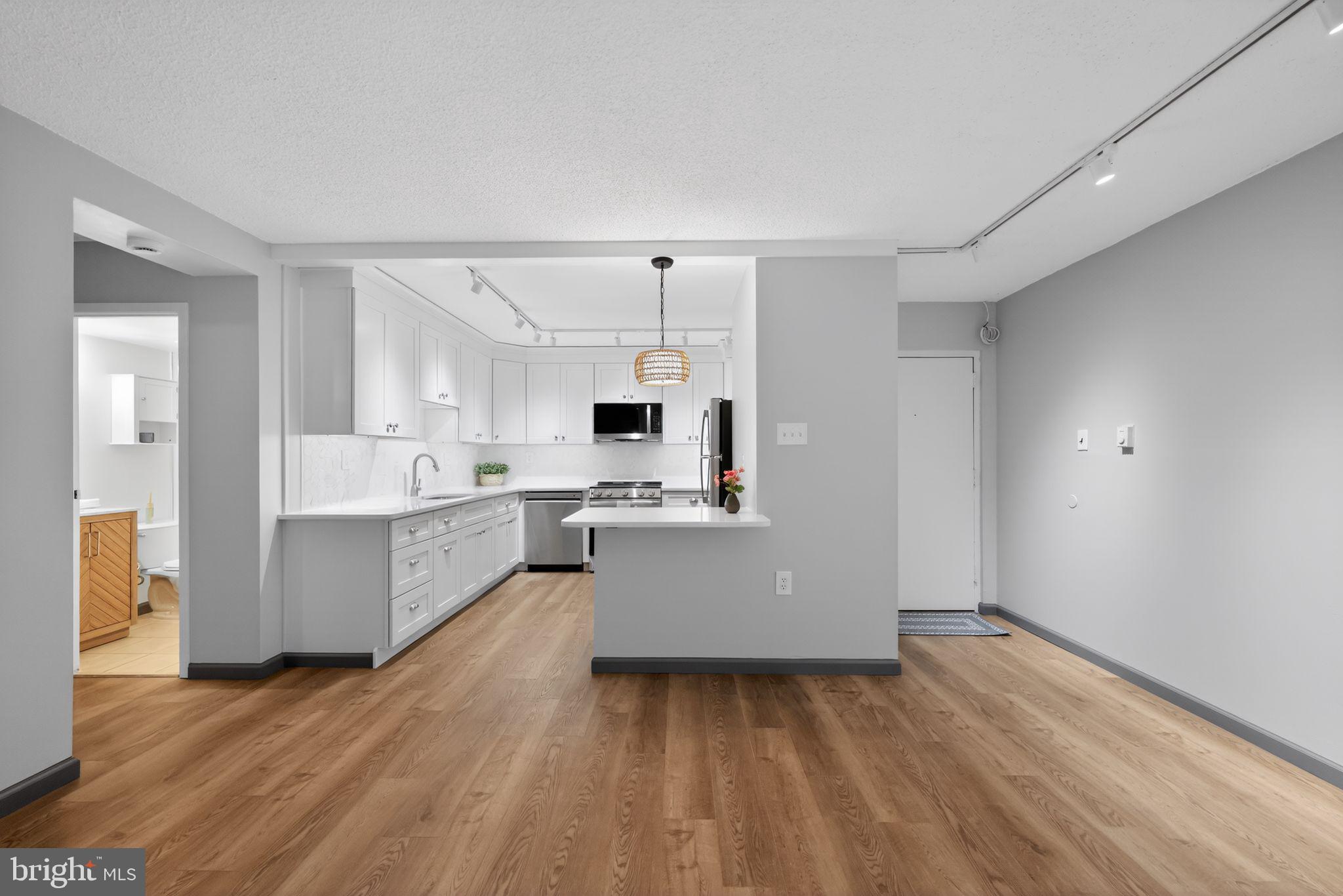 400 Glendale Road, Unit G33 Havertown, PA 19083 - Photo 4 of 26 a view of kitchen with wooden floor and electronic appliances