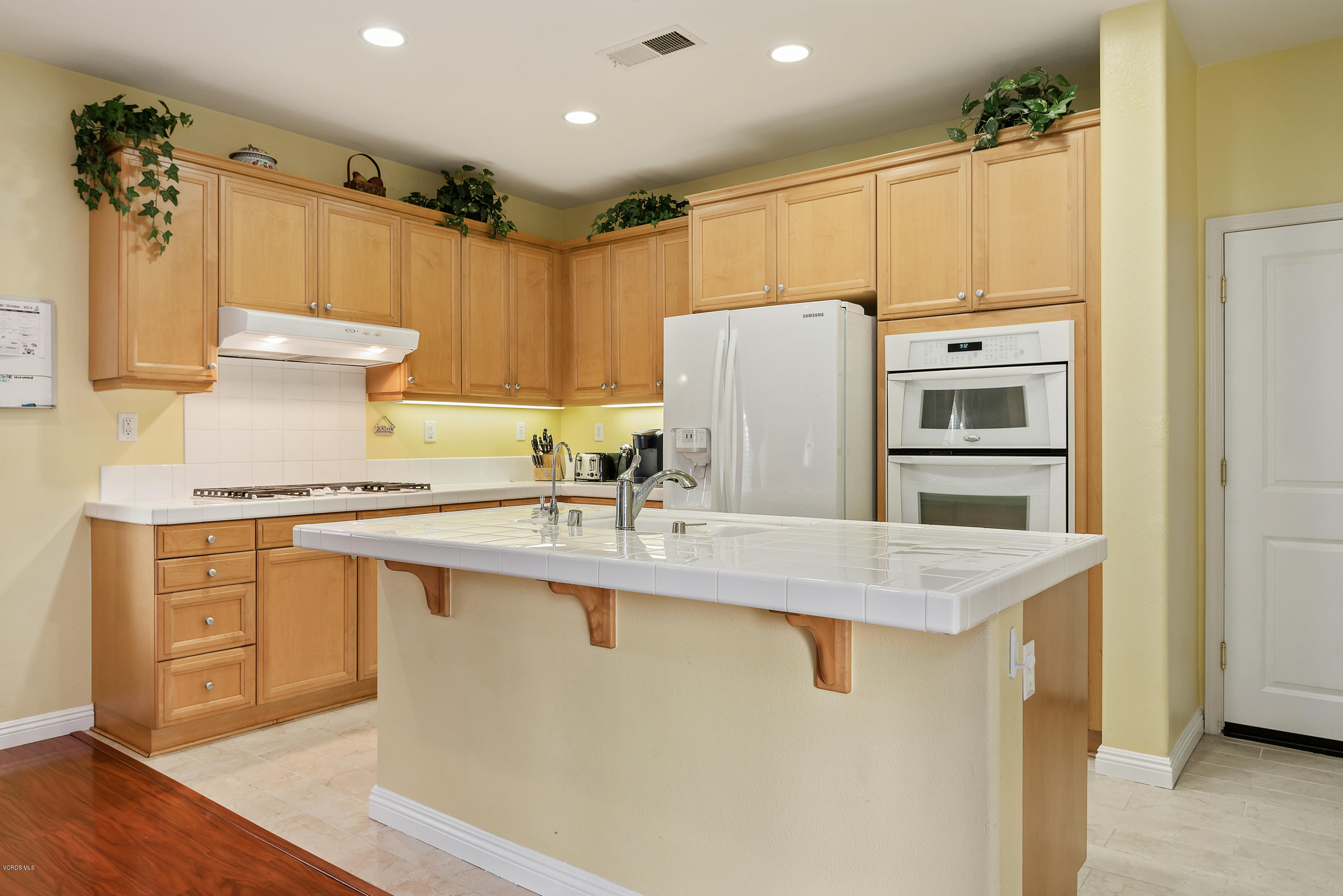 3160 Moss Landing Boulevard Oxnard, CA 93036 - Photo 7 of 31 08-Kitchen