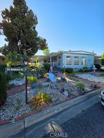 a view of a yard with plants