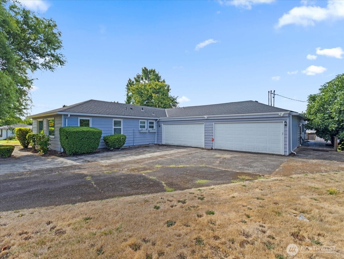 6901 Southeast Middle Way Vancouver, WA 98664 - Photo 1 of 32