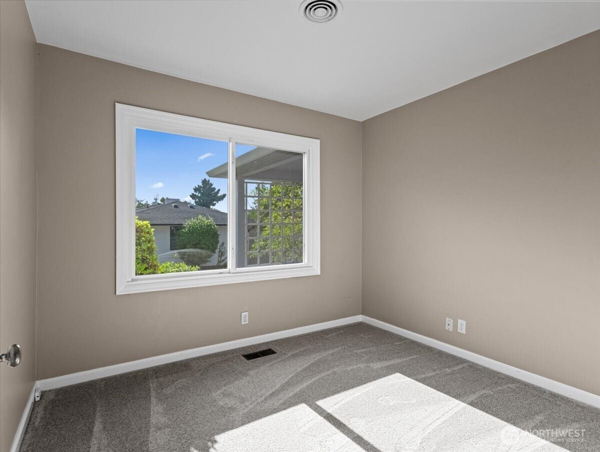 6901 Southeast Middle Way Vancouver, WA 98664 - Photo 14 of 32