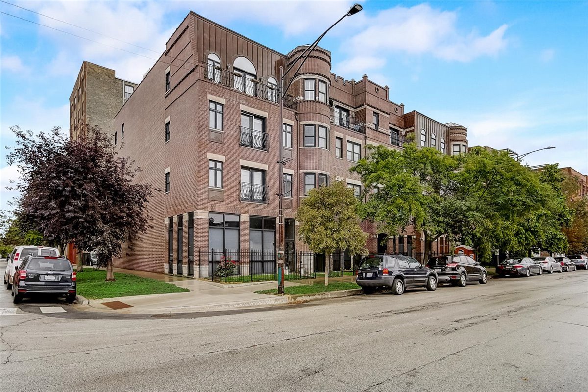 523 North Racine Avenue, Unit 1 Chicago, IL 60642 - Photo 18 of 18 a building view