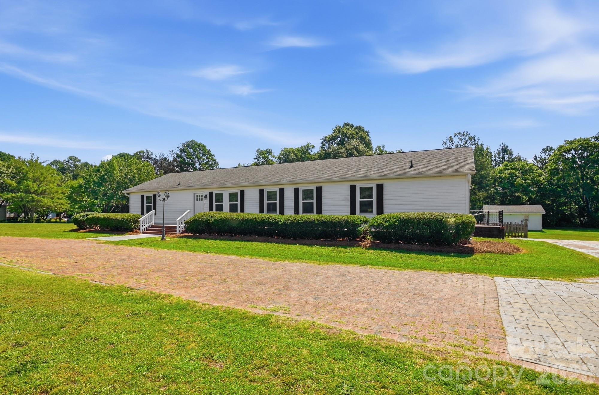 288 Farris Road Clover, SC 29710 - Photo 2 of 41