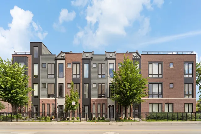 $815,000 | 4232 West Belmont Avenue, Unit 6, Chicago, IL 60641