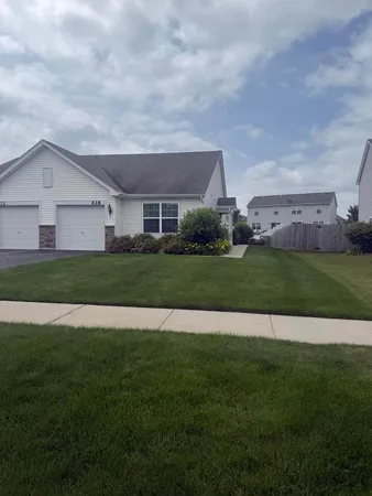 $2,050 | 628 Florence Street, Unit 2, Hampshire, IL 60140