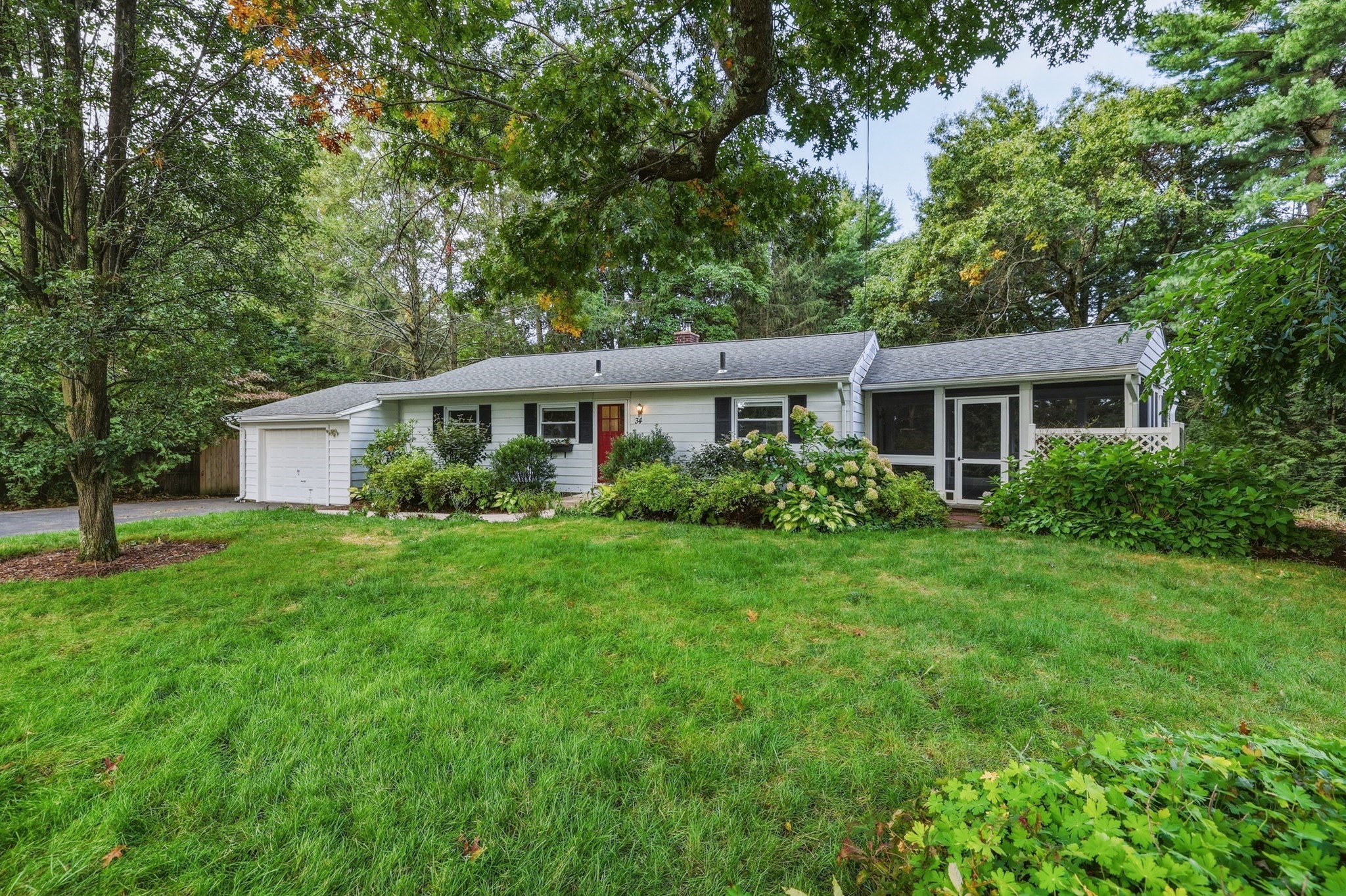 34 Skyridge Lane Springfield, MA 01128 - Photo 2 of 37 Gallery Image 2
