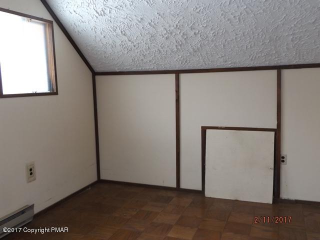 310 Gold Finch Road Bushkill, PA 18324 - Photo 6 of 9 bdrm2