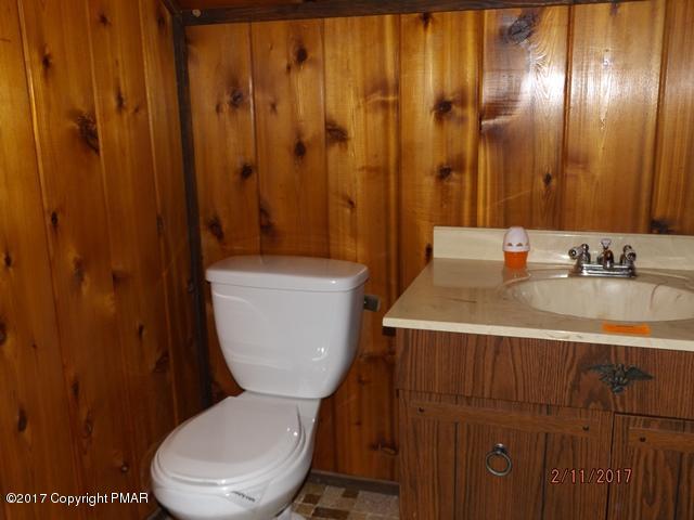 310 Gold Finch Road Bushkill, PA 18324 - Photo 8 of 9 halfbath