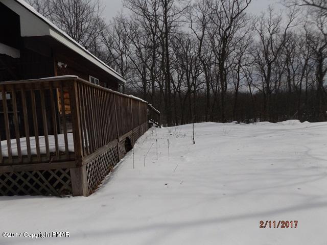 310 Gold Finch Road Bushkill, PA 18324 - Photo 9 of 9 rear