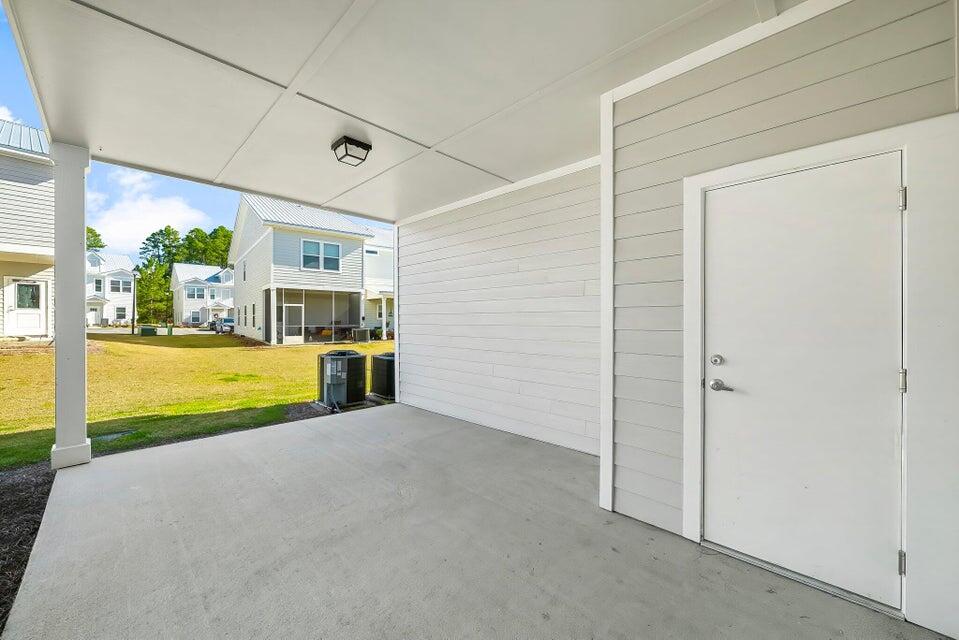 289 North Sand Palm Road, Unit VISTA Freeport, FL 32439 - Photo 18 of 34 a view of an empty room with a window