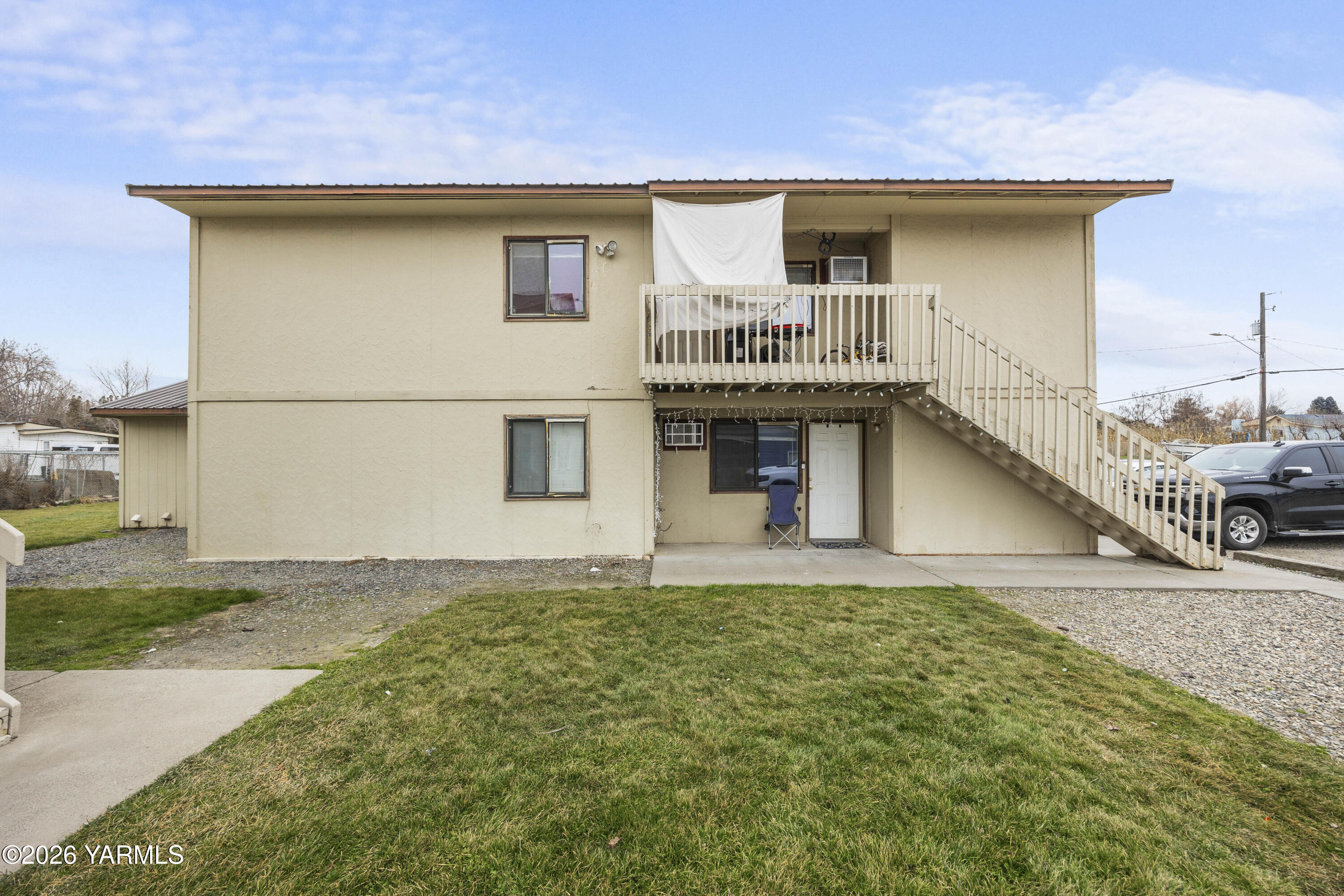 313 East 3rd Street Granger, WA 98932 - Photo 2 of 52 313 E 3rd St 1.22.26 7