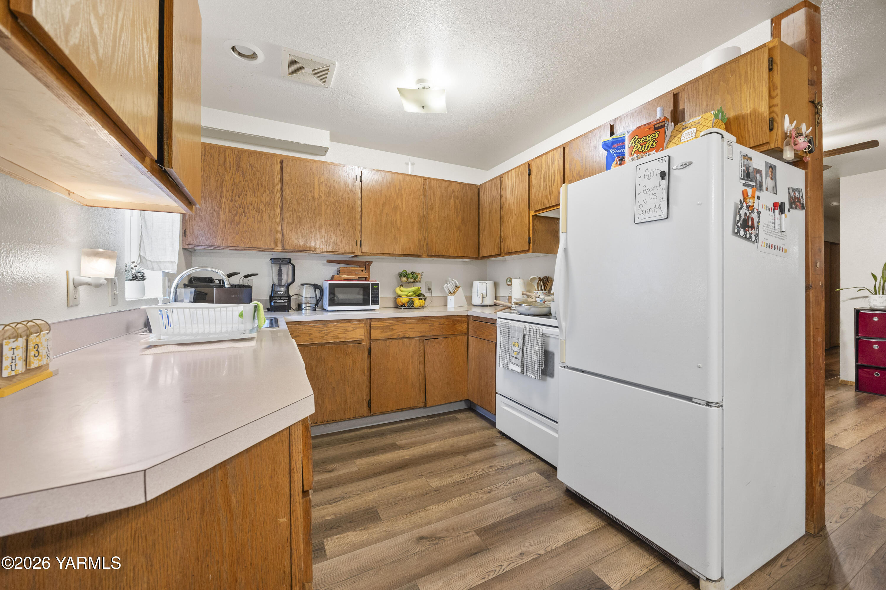 313 East 3rd Street Granger, WA 98932 - Photo 8 of 52 313 E 3rd St 1.22.26 Unit 1 9