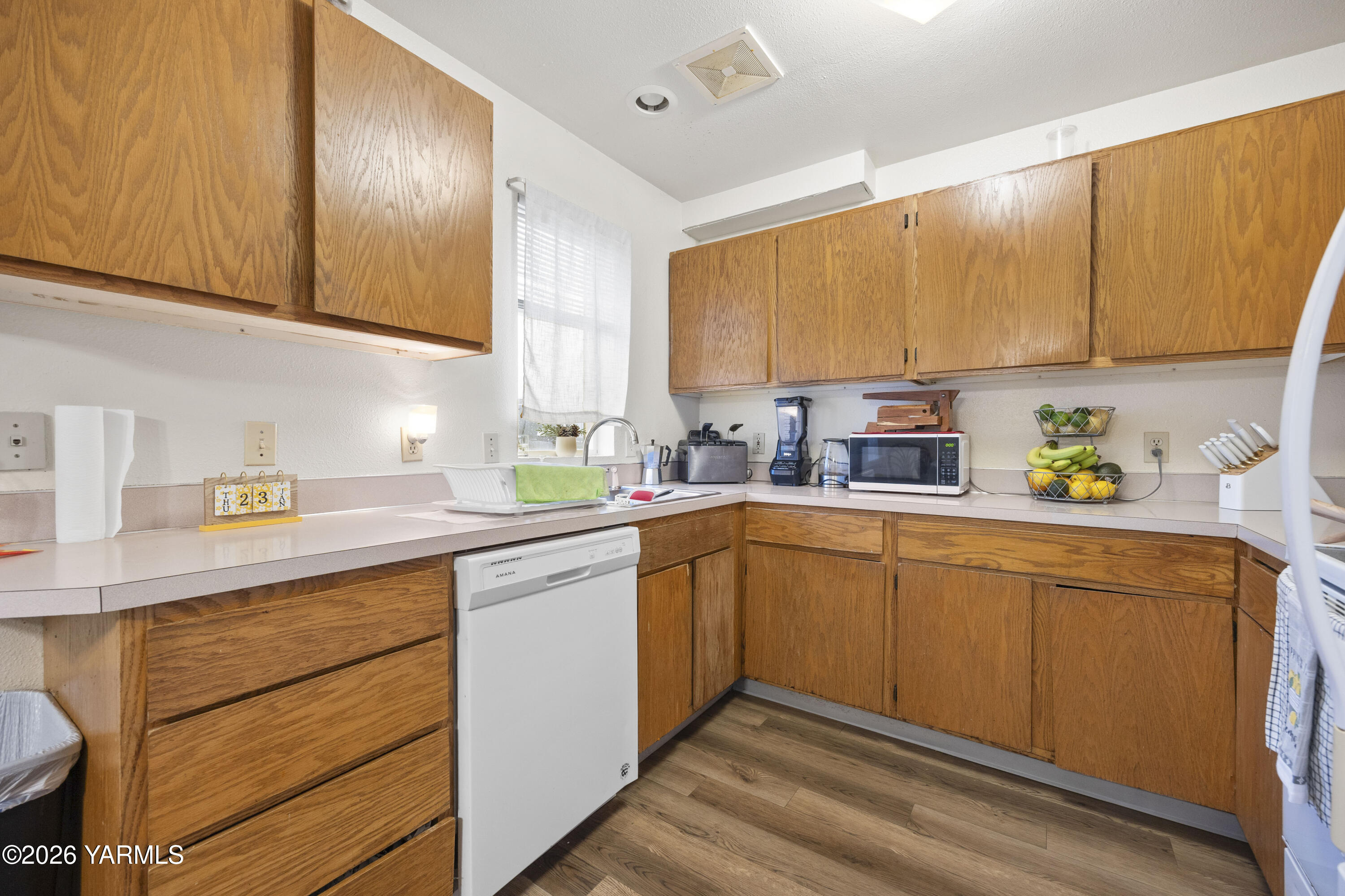 313 East 3rd Street Granger, WA 98932 - Photo 9 of 52 313 E 3rd St 1.22.26 Unit 1 10