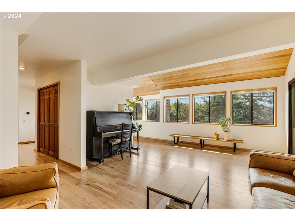 1500 Southwest Walters Drive Gresham, OR 97080 - Photo 11 of 48 a living room with furniture and a large window