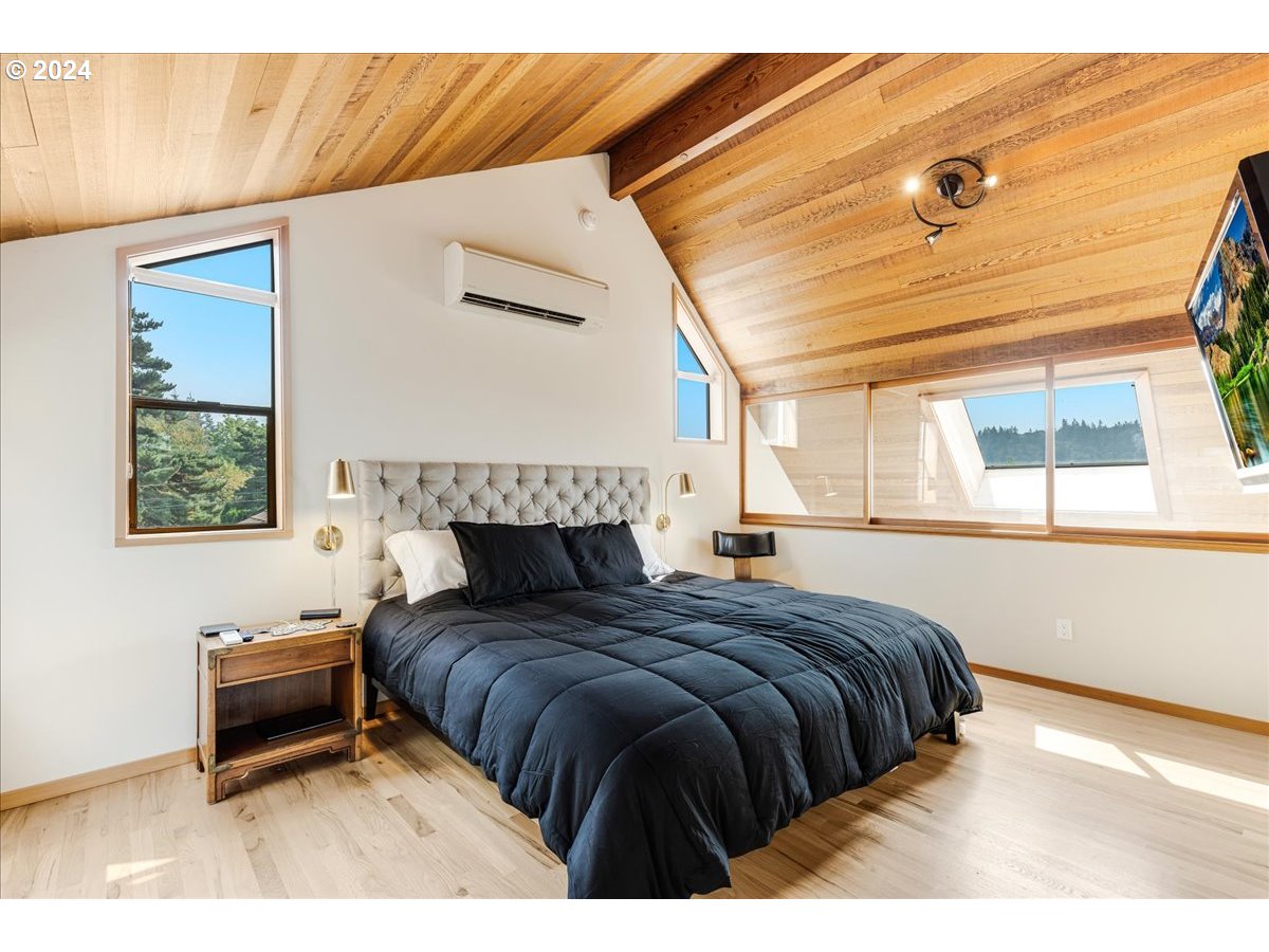 1500 Southwest Walters Drive Gresham, OR 97080 - Photo 14 of 48 a bedroom with a bed and a window