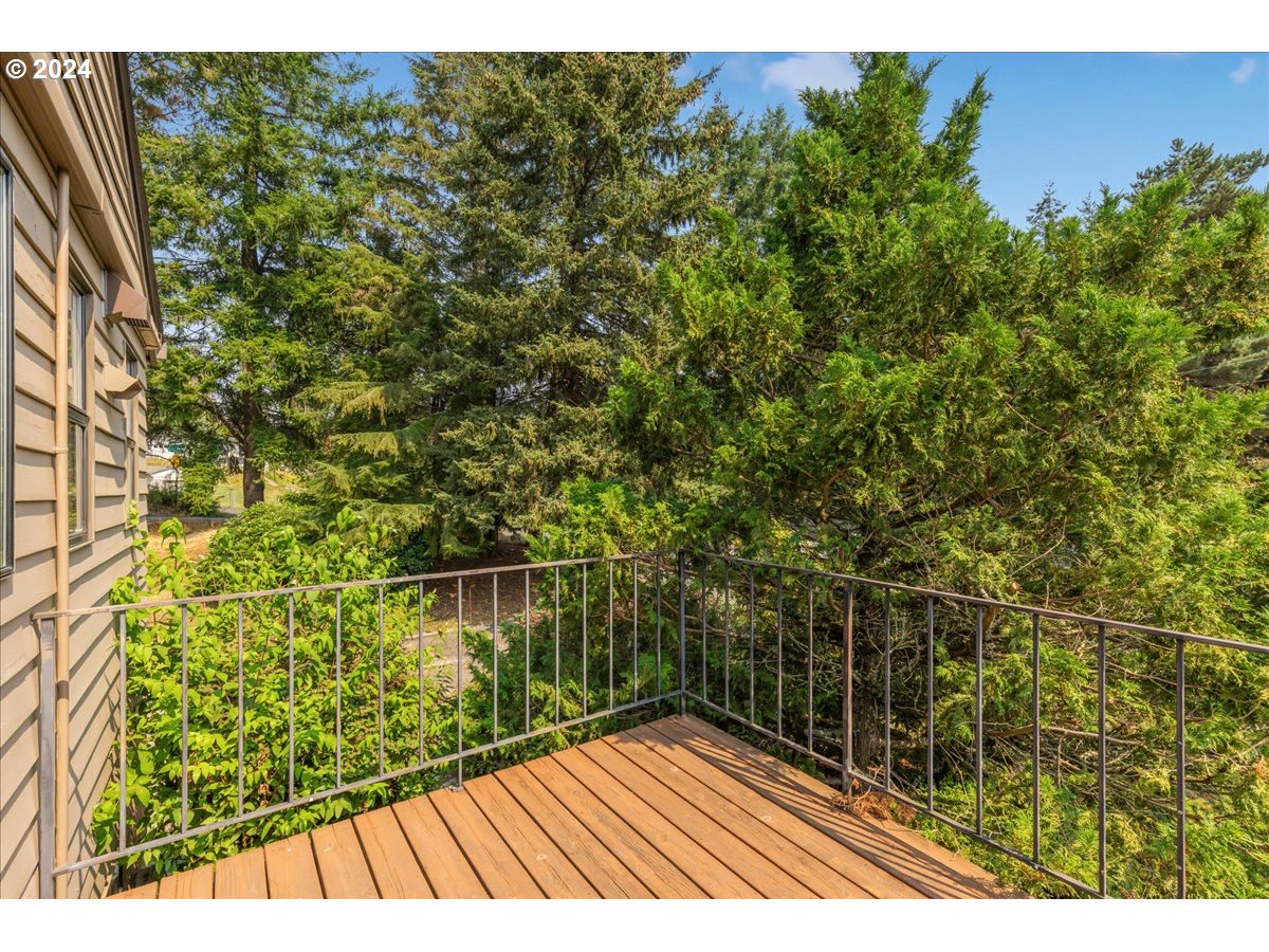 1500 Southwest Walters Drive Gresham, OR 97080 - Photo 31 of 48 a view of balcony with wooden floor