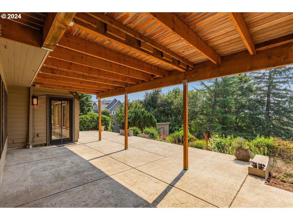 1500 Southwest Walters Drive Gresham, OR 97080 - Photo 40 of 48 a view of a backyard