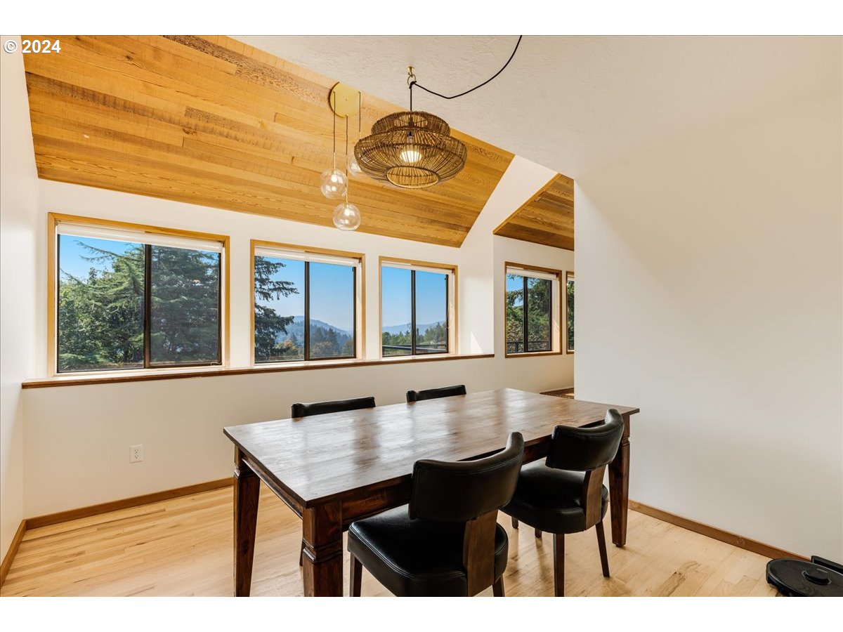 1500 Southwest Walters Drive Gresham, OR 97080 - Photo 7 of 48 a view of a dining room with furniture and window