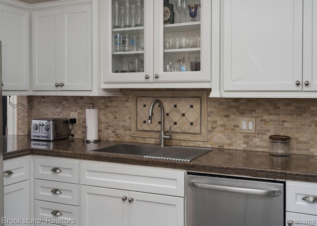 1191 Avon Manor Road Rochester Hills, MI 48307 - Photo 13 of 40