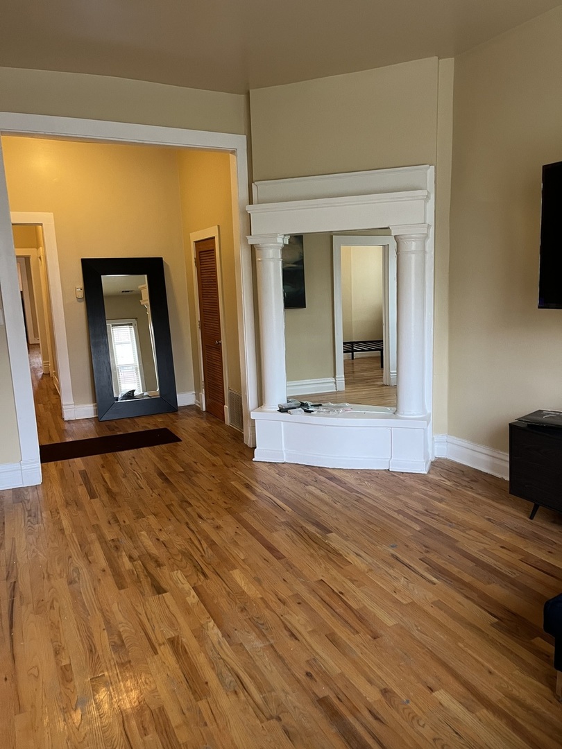 4429 South Calumet Avenue, Unit 2 Chicago, IL 60653 - Photo 4 of 17