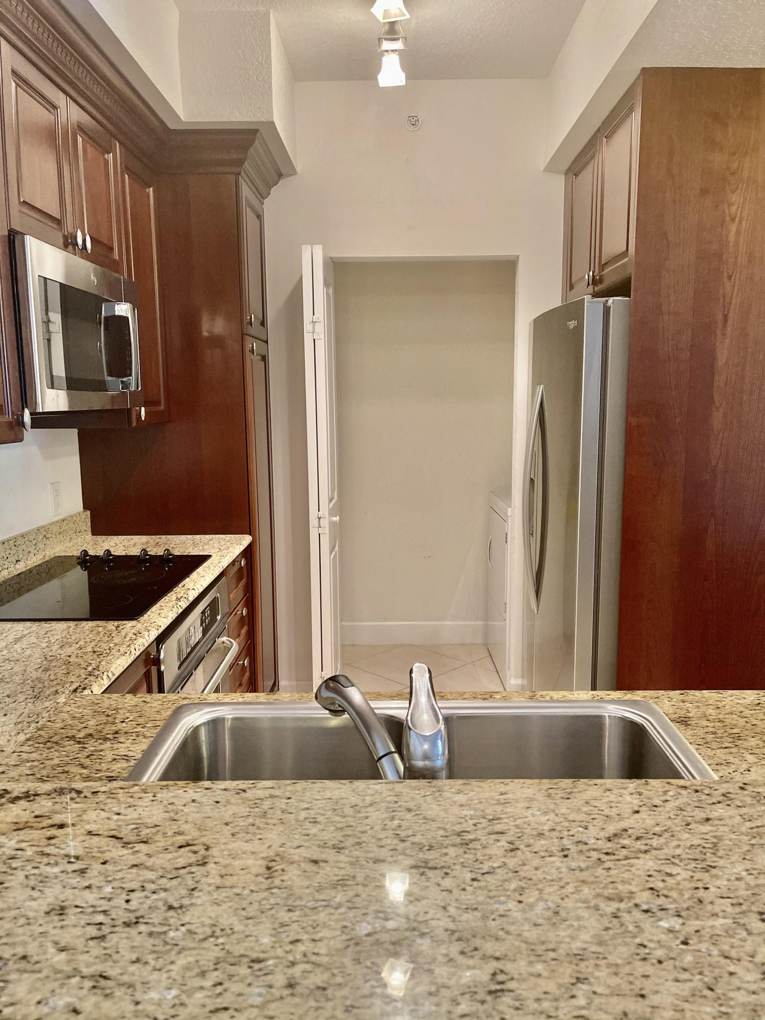 1 Renaissance Way, Unit 214 Boynton Beach, FL 33426 - Photo 4 of 21 Kitchen