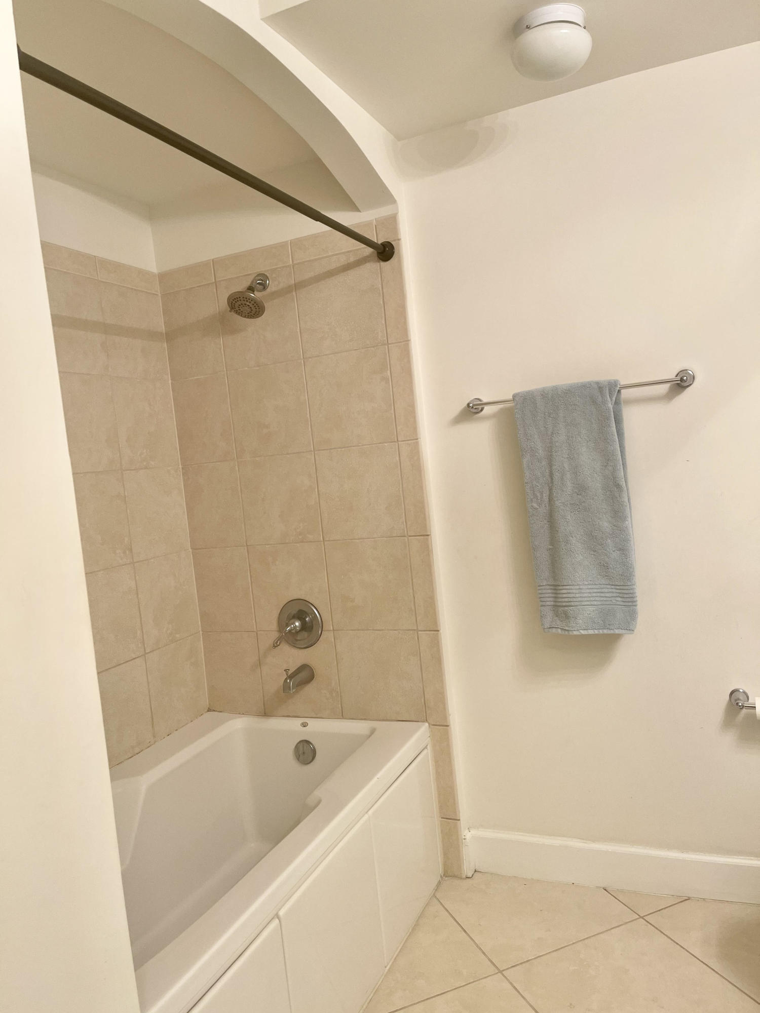1 Renaissance Way, Unit 214 Boynton Beach, FL 33426 - Photo 6 of 21 Guest bathroom