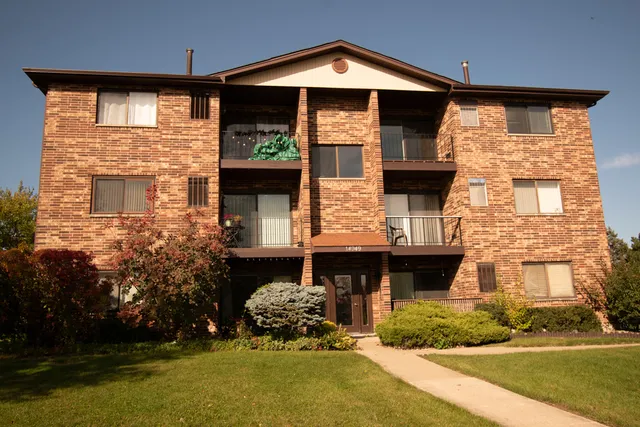 $2,000 | 14949 Lake View Drive, Unit 306, Orland Park, IL 60462