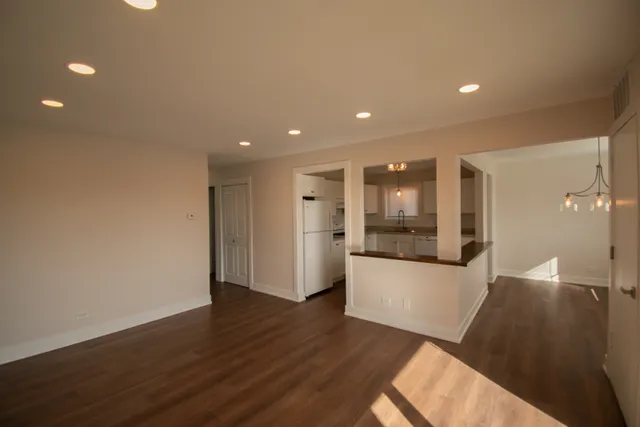 $2,000 | 14949 Lake View Drive, Unit 306, Orland Park, IL 60462