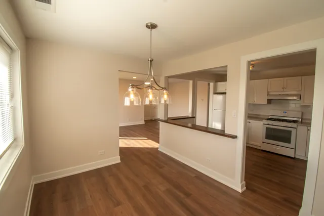 $2,000 | 14949 Lake View Drive, Unit 306, Orland Park, IL 60462