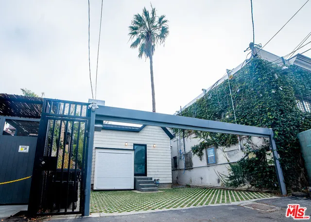 a view of a small house in the background