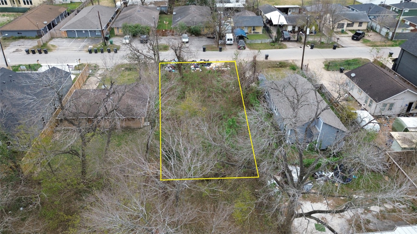 3720 Seabrook Street Houston, TX 77021 - Photo 2 of 10 a view of a lake view