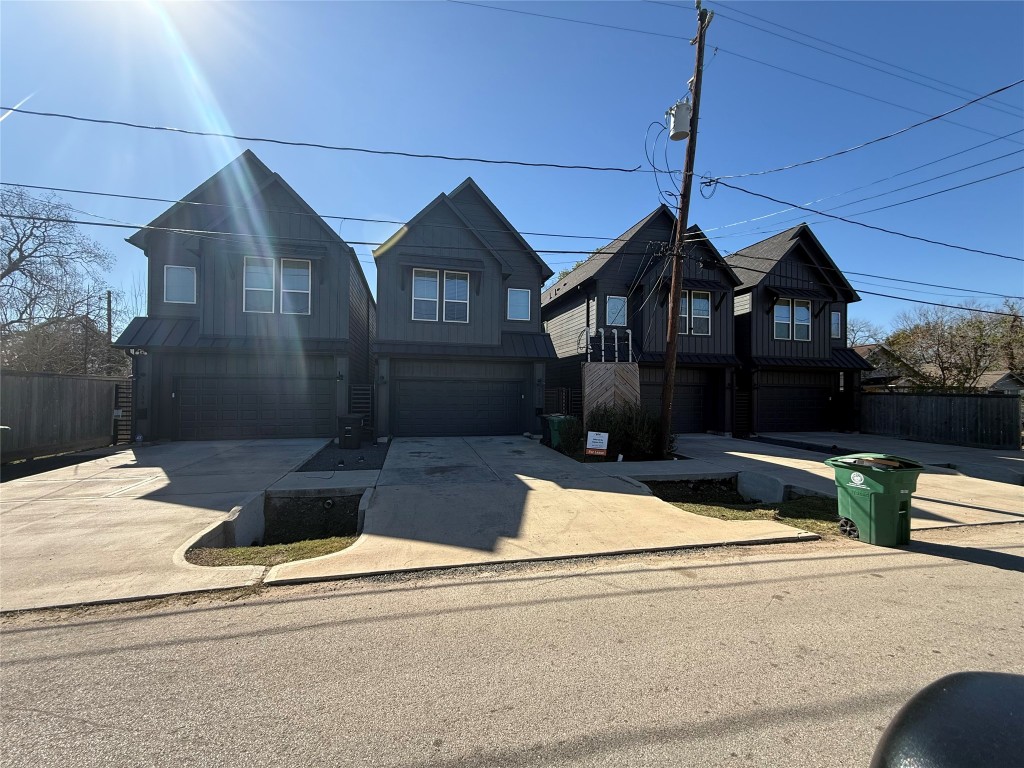 3720 Seabrook Street Houston, TX 77021 - Photo 9 of 10 a view of a house with a street