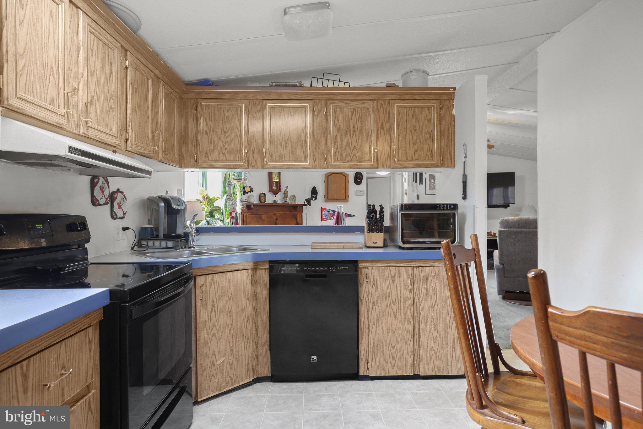 16194 Moores Mill Road Ruther Glen, VA 22546 - Photo 8 of 33 Kitchen
