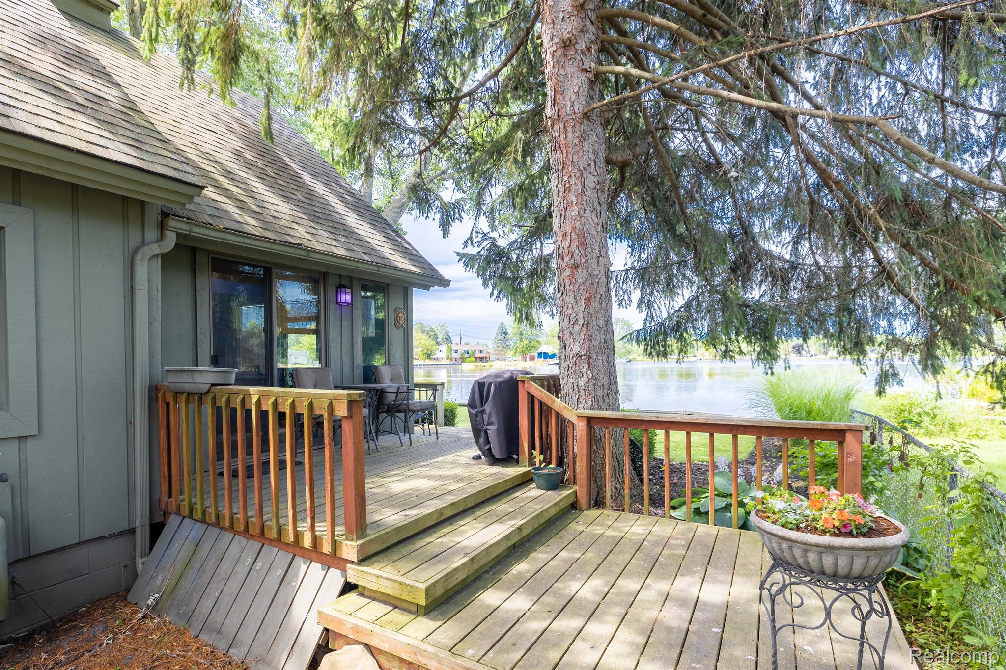 2123 Hampton Road White Lake, MI 48386 - Photo 31 of 36 Gallery Image 31