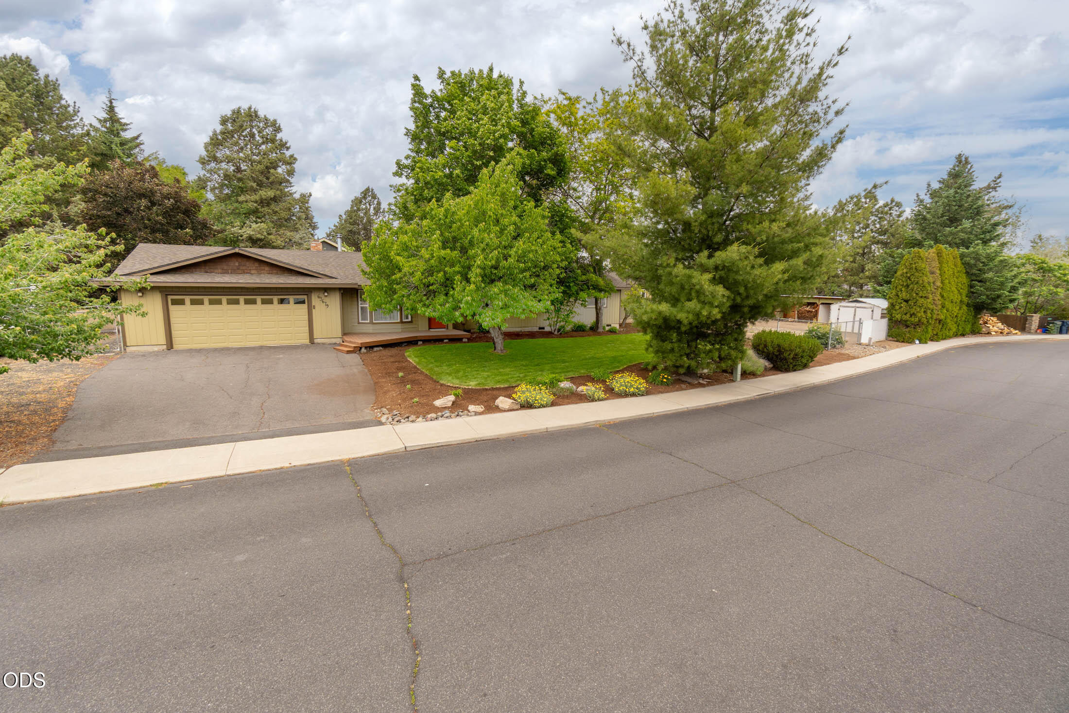 63679 High Standard Drive Bend, OR 97701 - Photo 2 of 29
