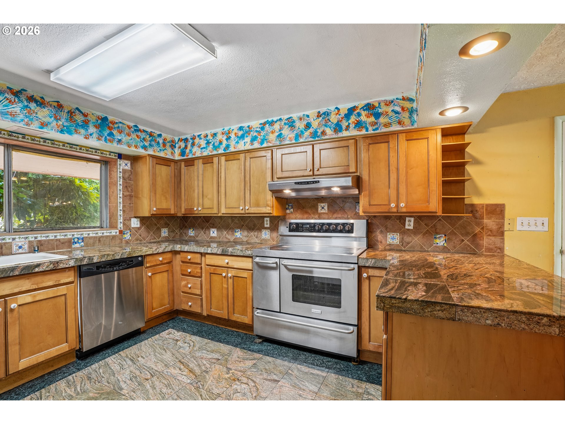 10975 Southwest Walnut Street Portland, OR 97223 - Photo 12 of 40