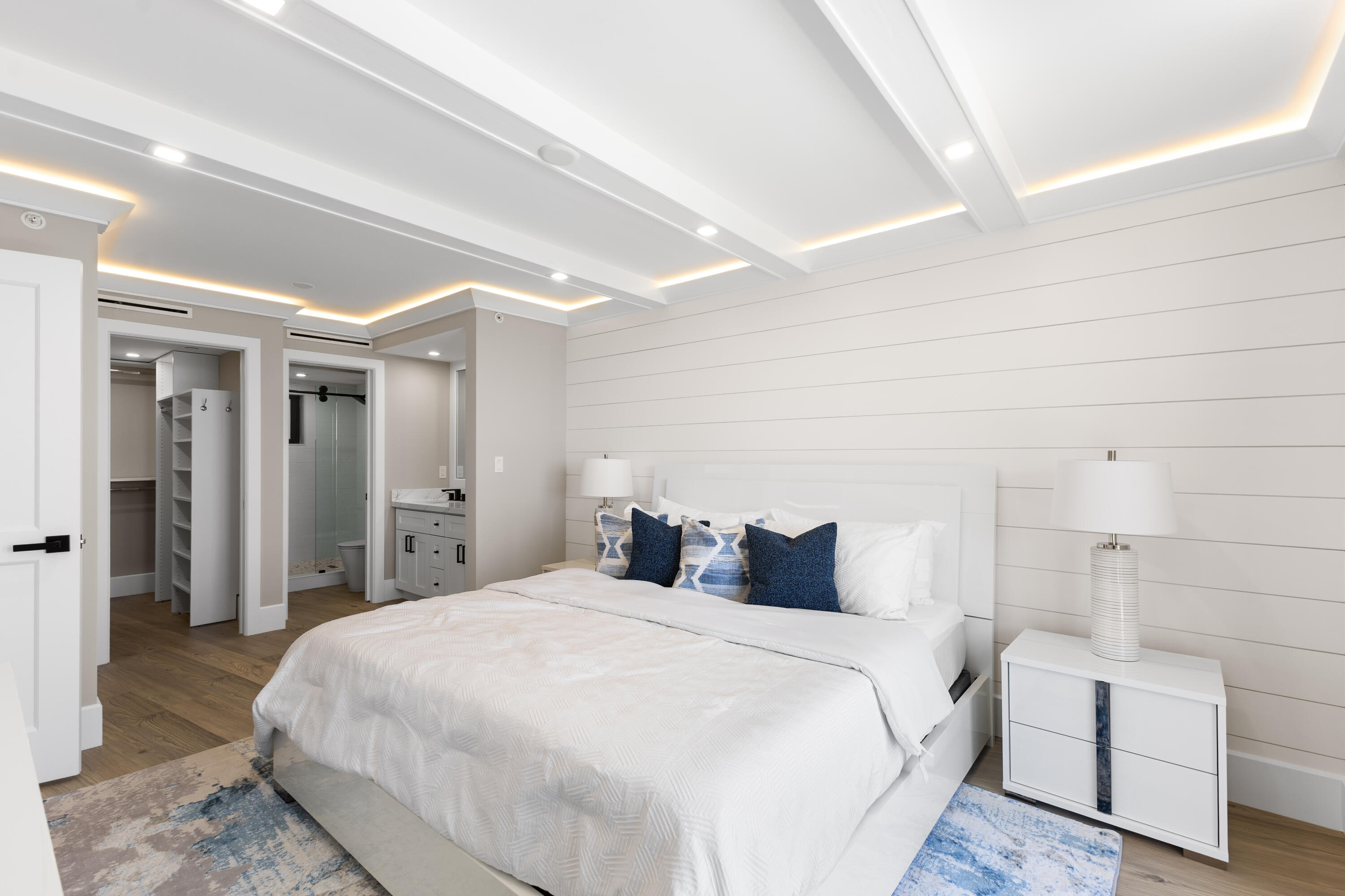 400 Ocean Trail Way, Unit 1008 Jupiter, FL 33477 - Photo 8 of 32 a bedroom with a bed and a night stand