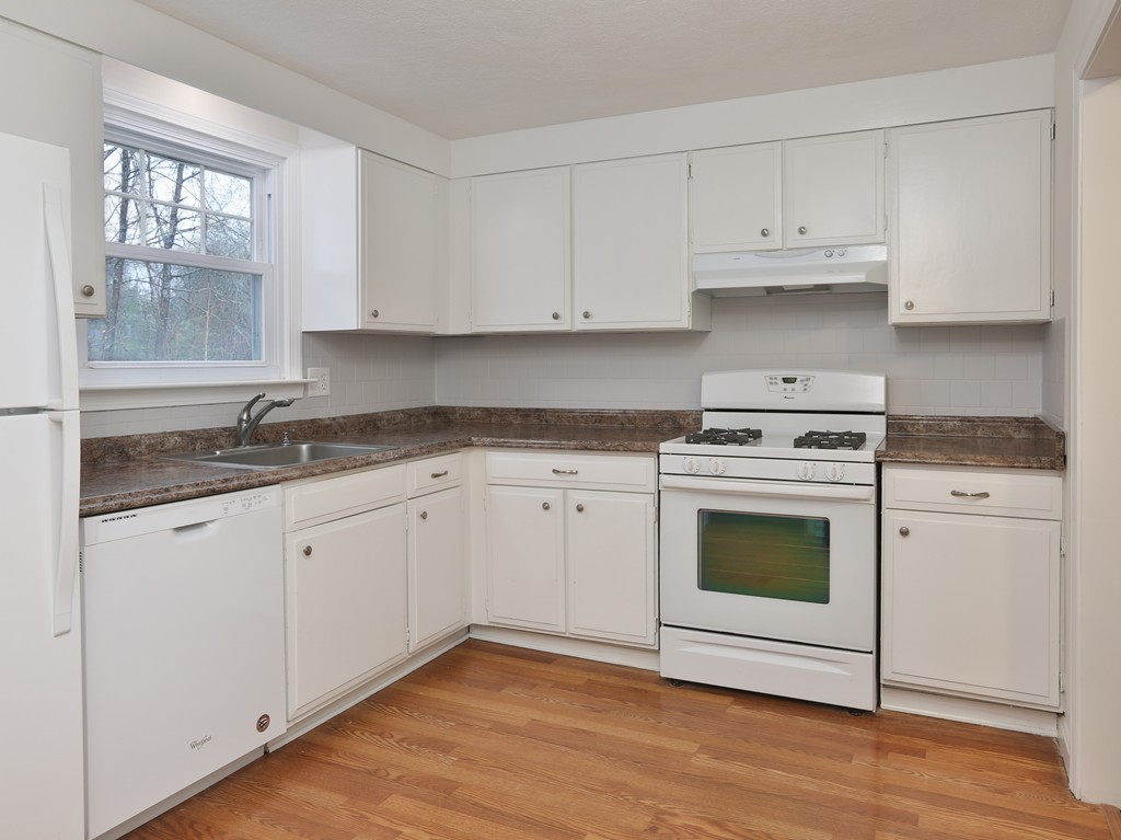 31 Fayette Road Bedford, MA 01730 - Photo 3 of 11 Gallery Image 3