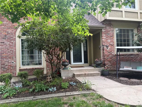 $505,000 | 14105 West 115th Street, Olathe, KS 66062