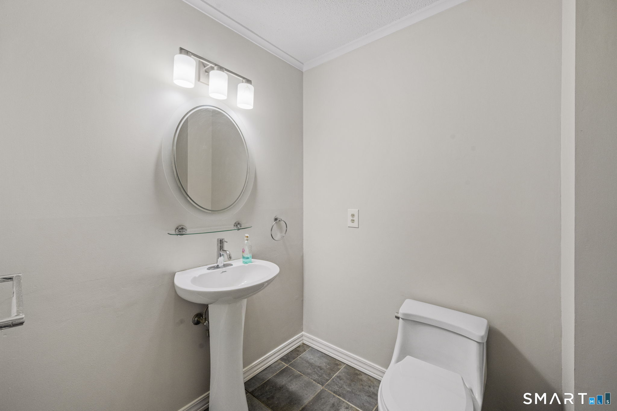 30 North Canton Road Simsbury, CT 06092 - Photo 20 of 38 First Floor Powder Room