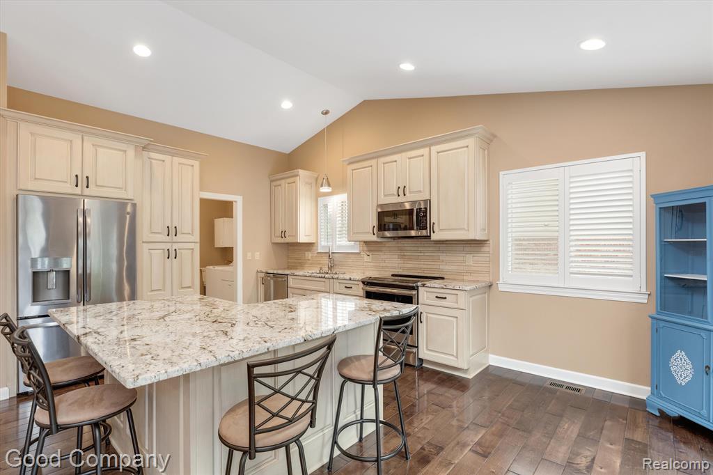 41553 Cherry Hill Road Canton, MI 48188 - Photo 11 of 38