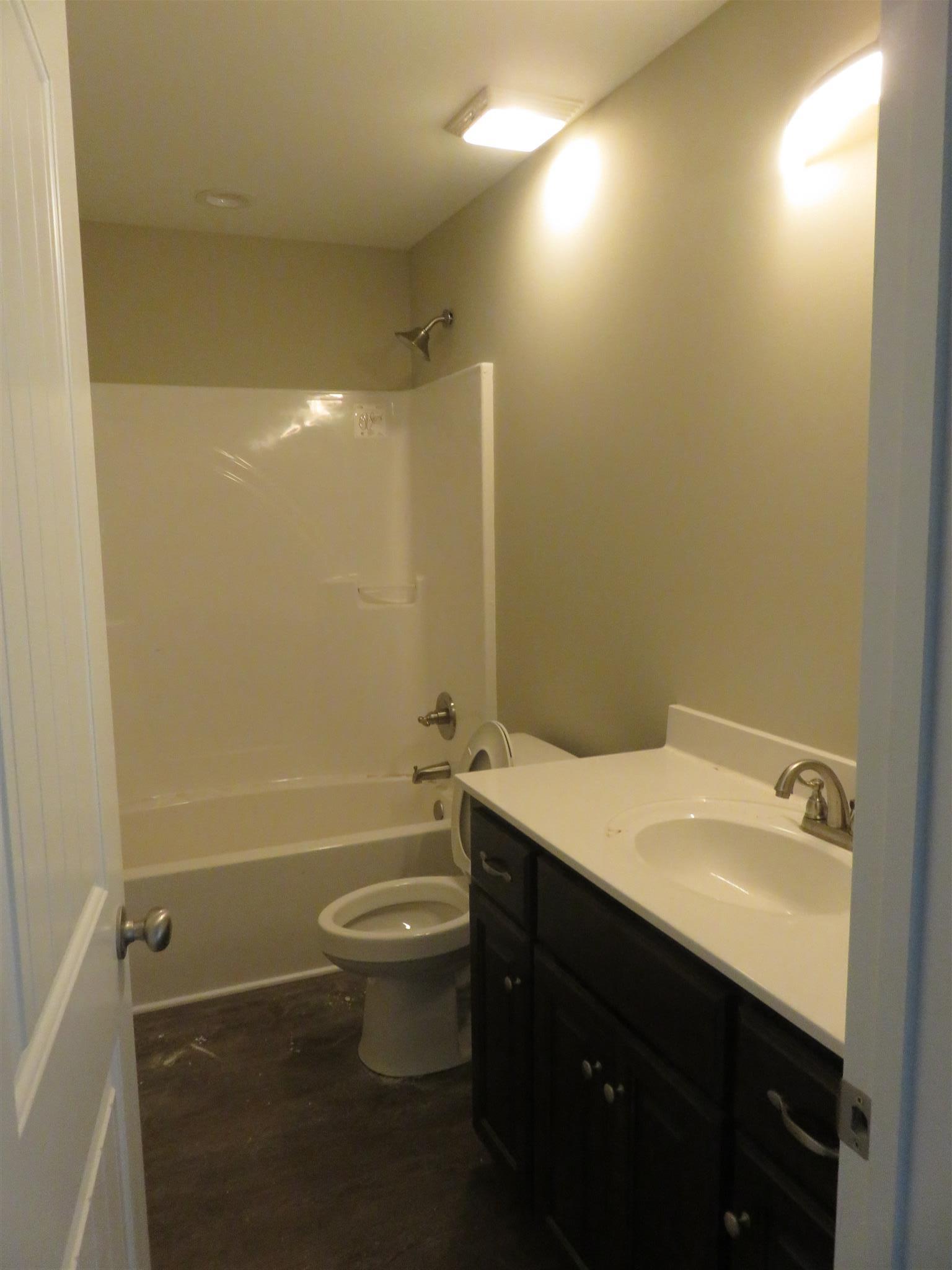 51 Shipley Road Manchester, TN 37355 - Photo 11 of 13 Guest bath with HW flooring.