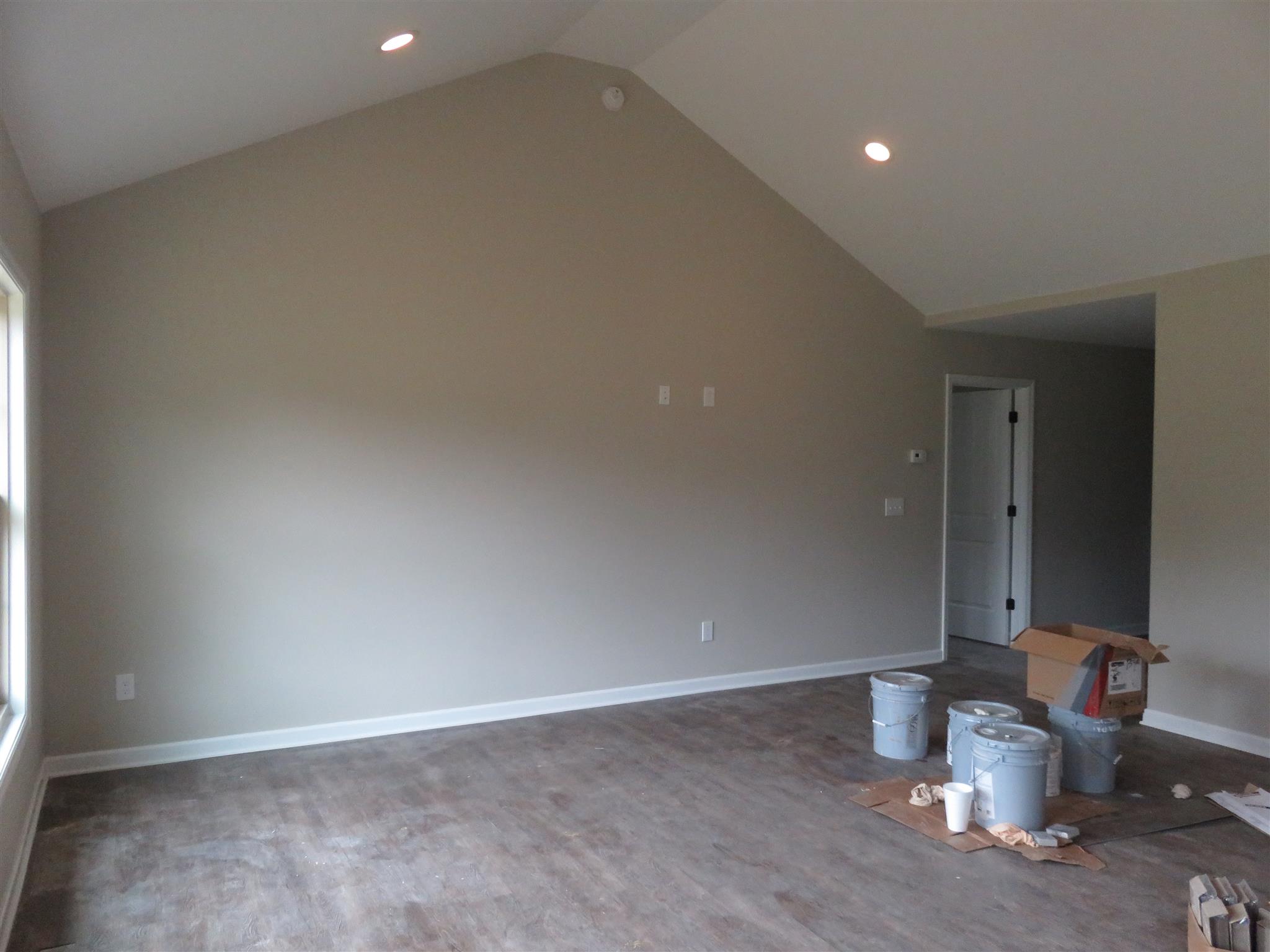 51 Shipley Road Manchester, TN 37355 - Photo 3 of 13 Den with vaulted ceiling, HW flooring and ceiling fan