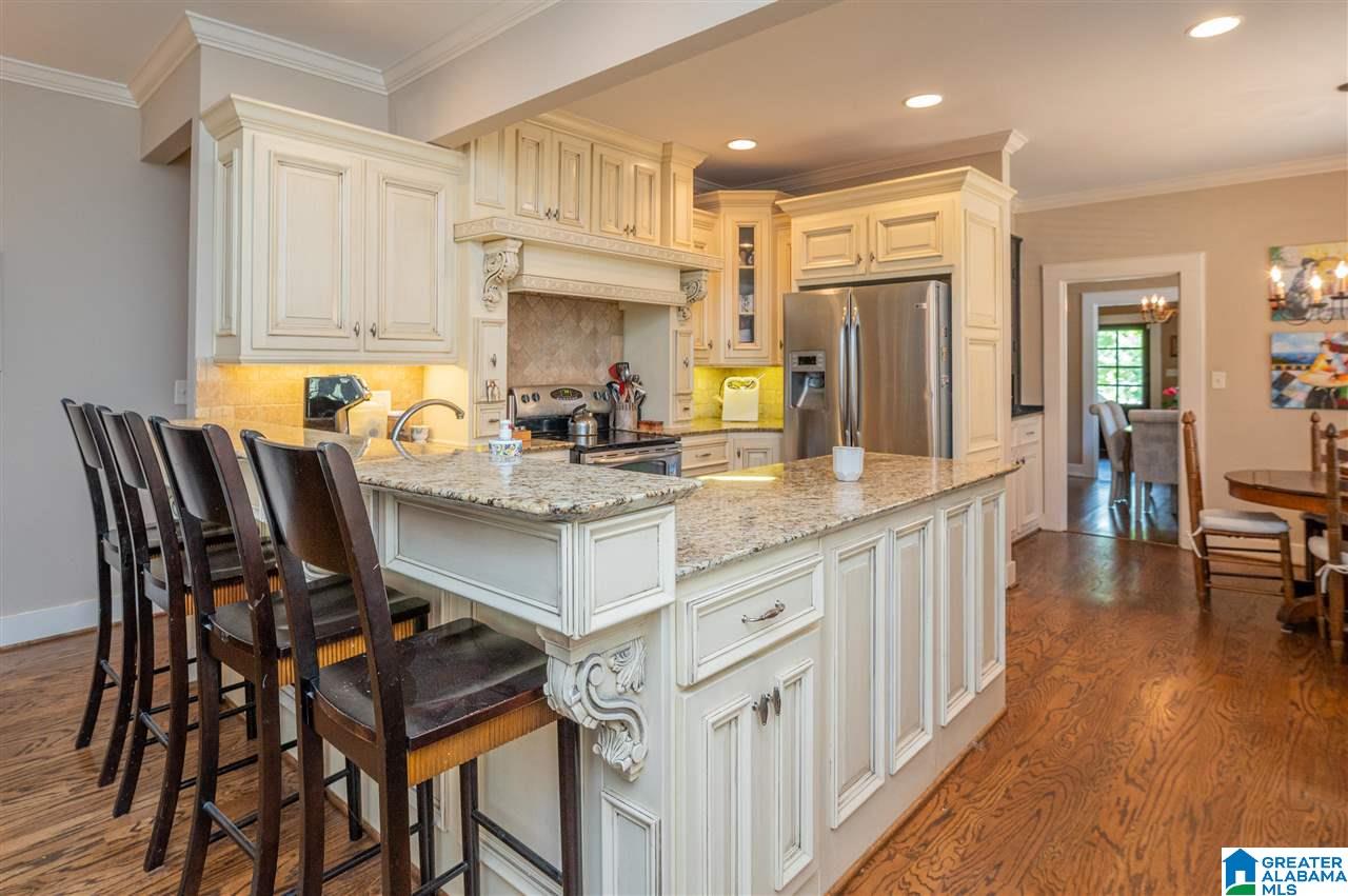 1404 Sutherland Place Birmingham, AL 35209 - Photo 17 of 45