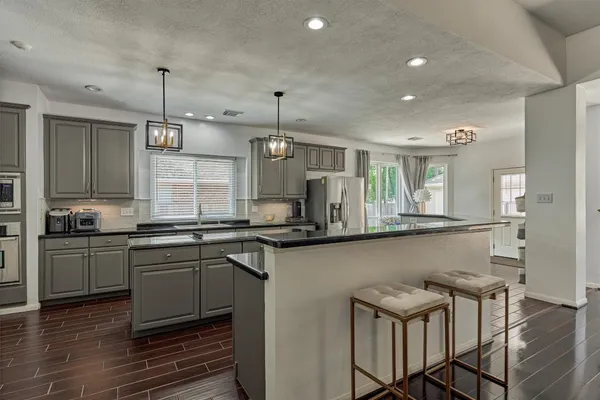 $800,000 | 2 Candlenut Place, Spring, TX 77381