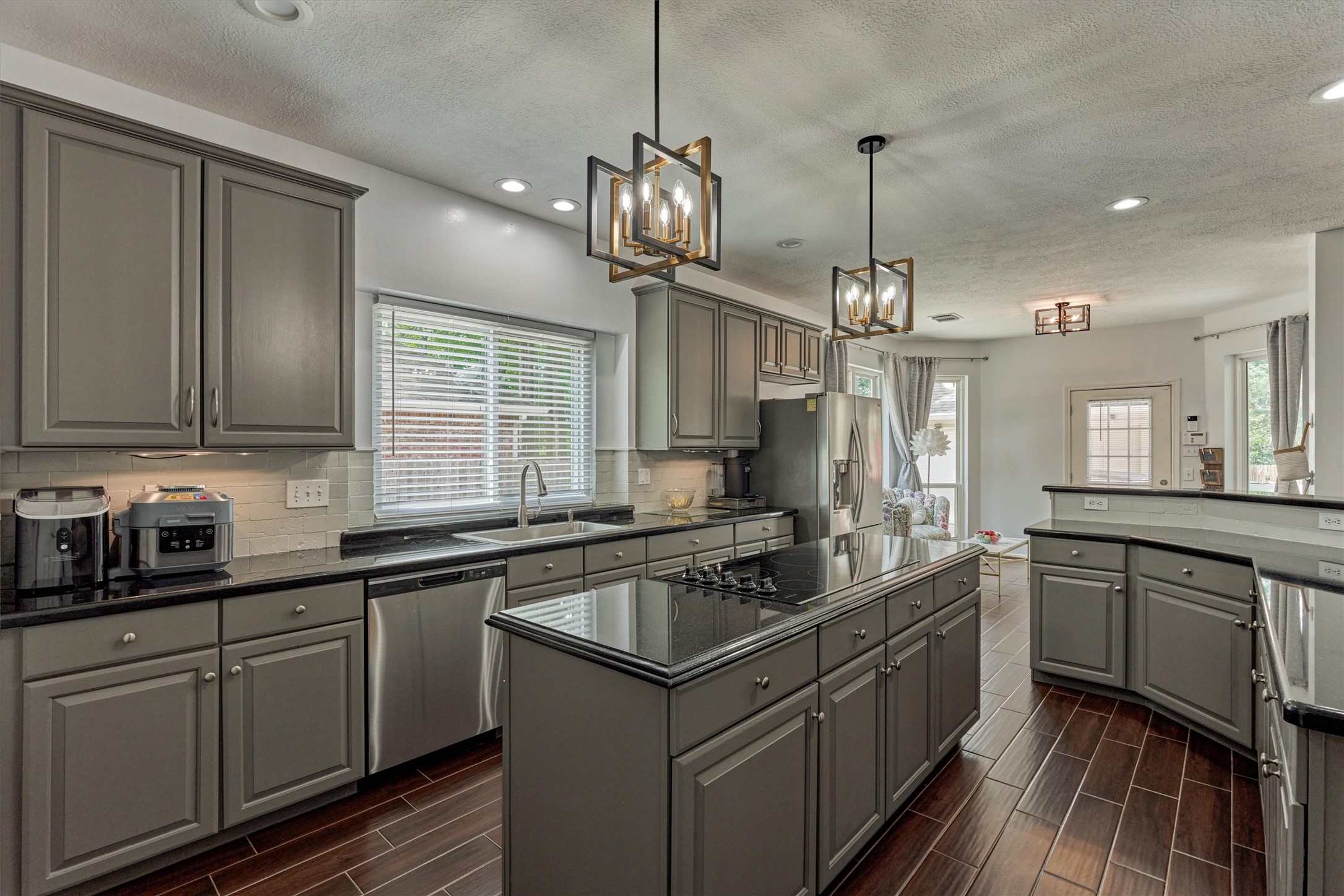 2 Candlenut Place The Woodlands, TX 77381 - Photo 18 of 50