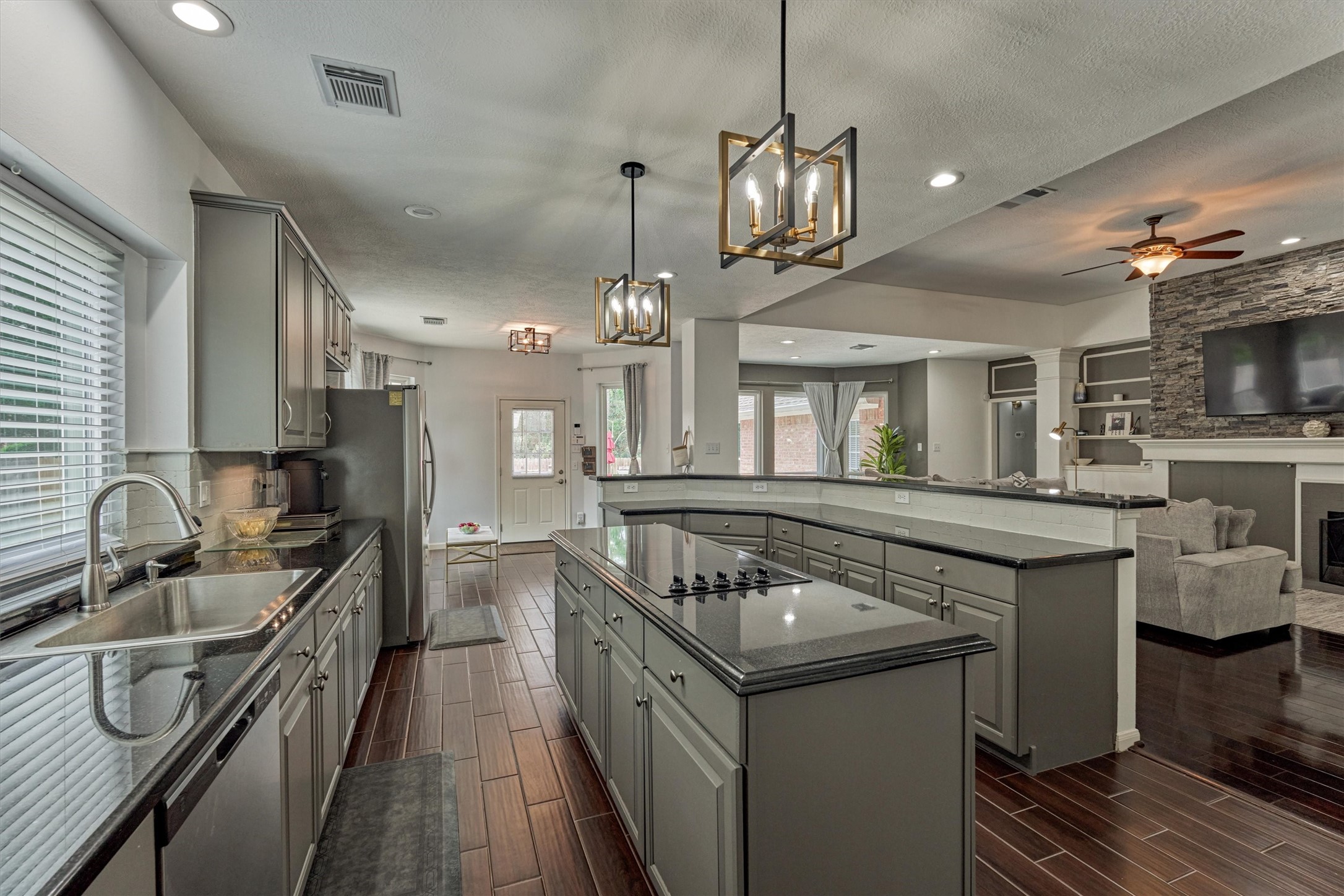 2 Candlenut Place The Woodlands, TX 77381 - Photo 19 of 50