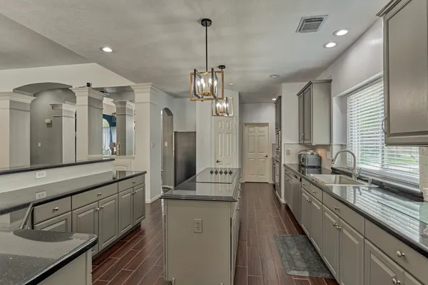 $800,000 | 2 Candlenut Place, Spring, TX 77381